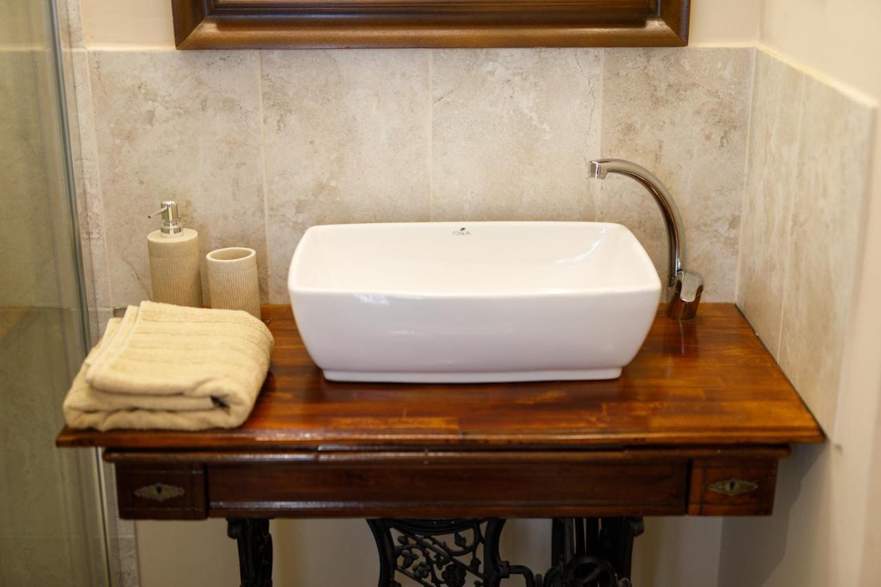 Appartamento Stylish Flat In The Heart Of Historical Center Timisoara Esterno foto