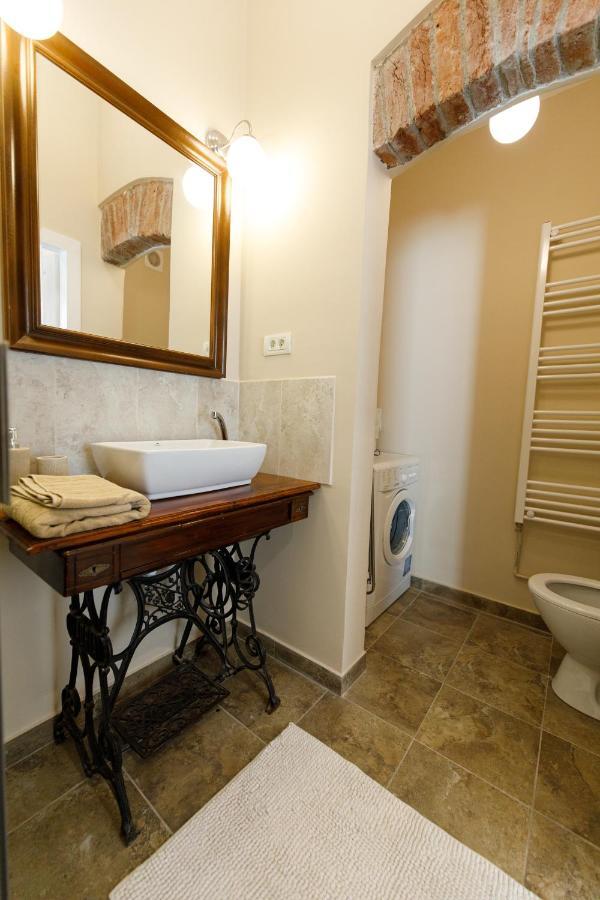 Appartamento Stylish Flat In The Heart Of Historical Center Timisoara Esterno foto