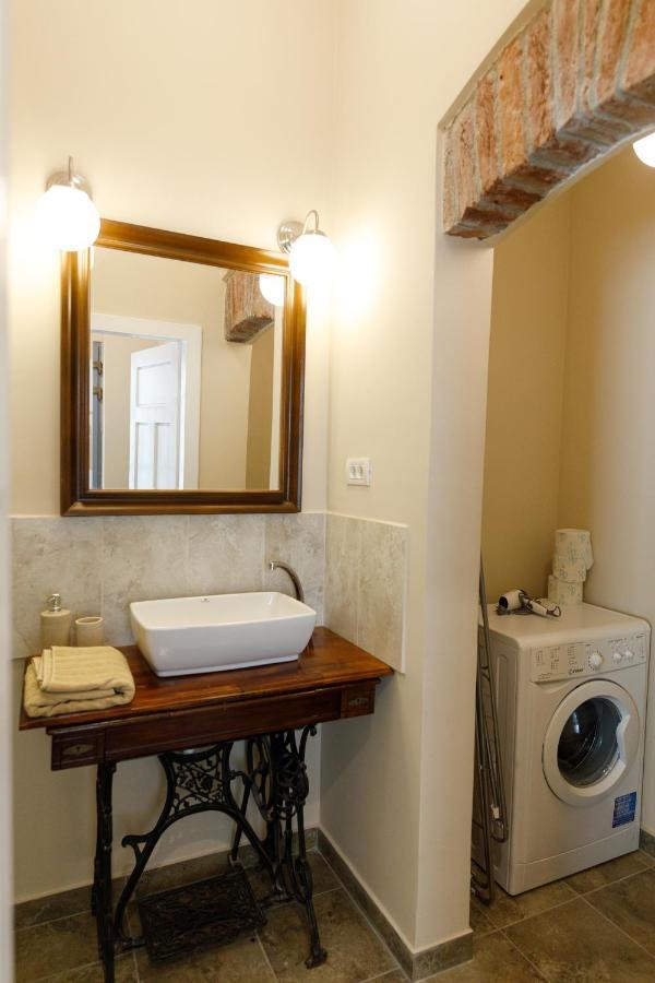 Appartamento Stylish Flat In The Heart Of Historical Center Timisoara Esterno foto